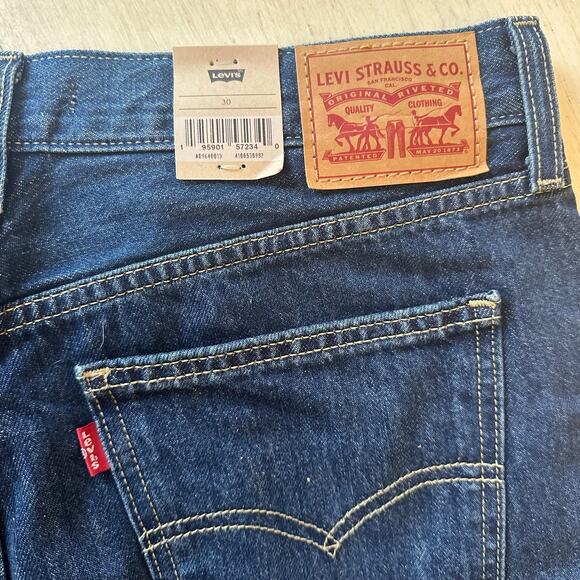 Levi's NWT Women's Low Pro Midrise Straight Relaxed Jeans Size 8 Size 30 - Picture 5 of 11